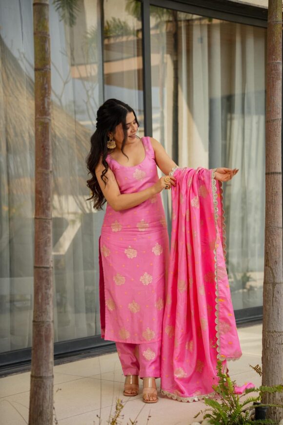Roshni pink silk kurta set - Image 5