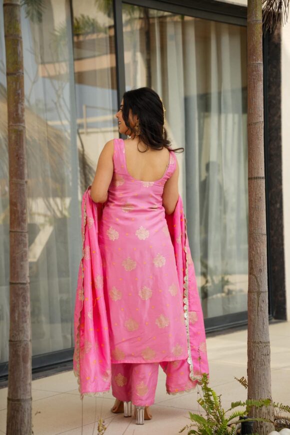 Roshni pink silk kurta set - Image 6