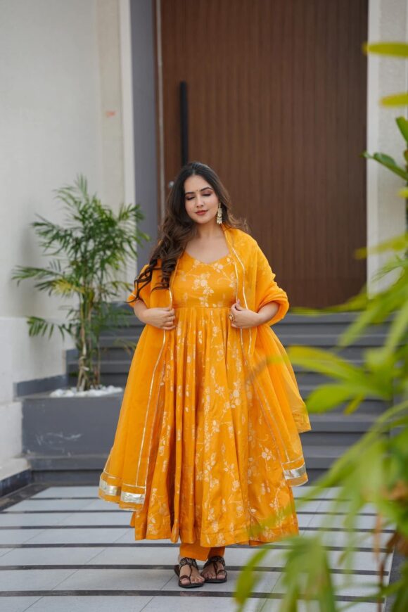 Tropical mist silk suit set - Image 7