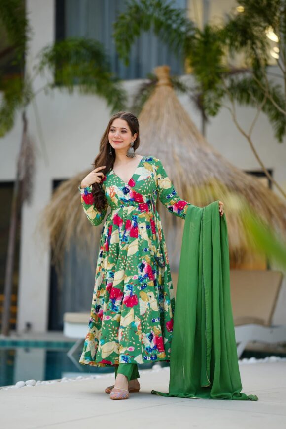 Zayra green rayon suit set - Image 6