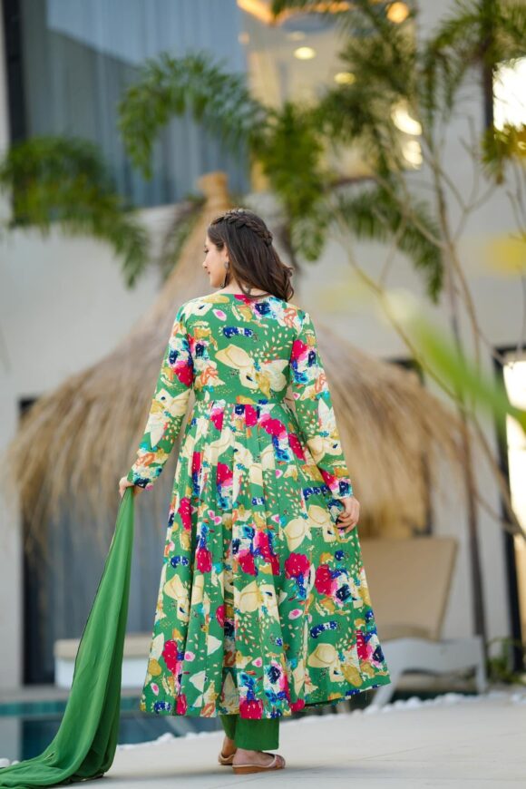 Zayra green rayon suit set - Image 7