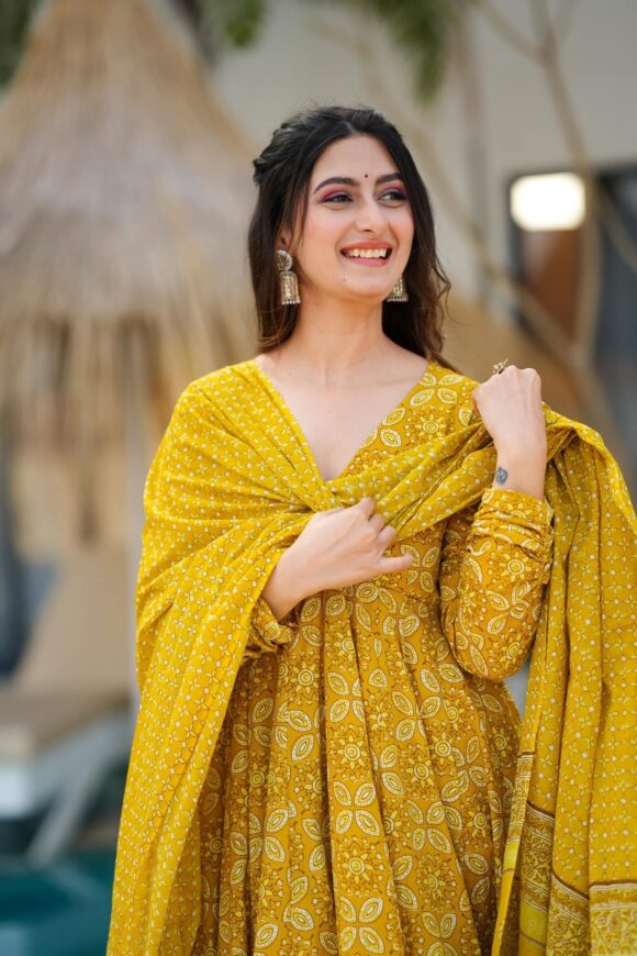 Vastra yellow cotton suit set - Image 2