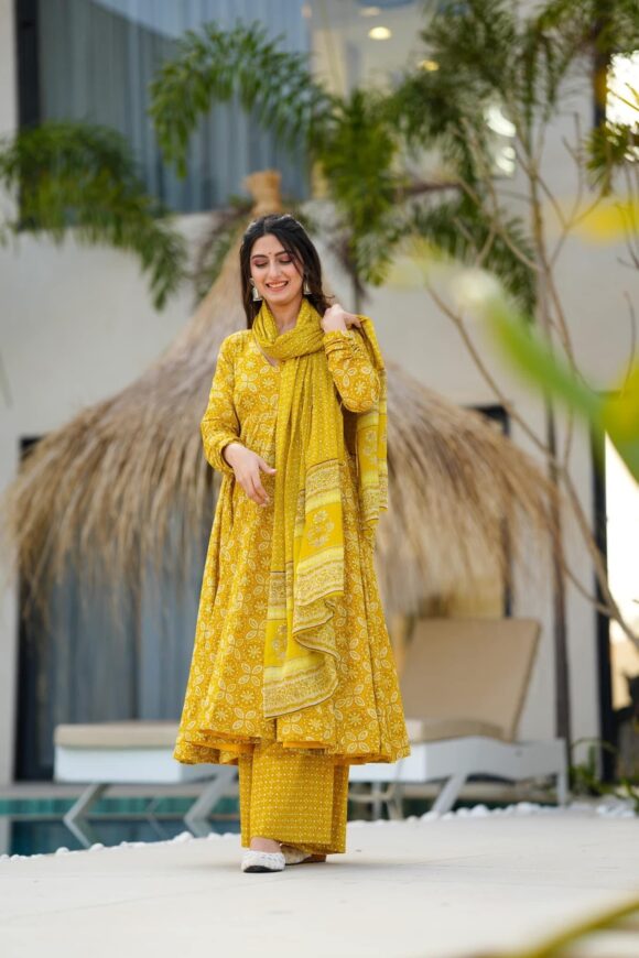 Vastra yellow cotton suit set - Image 3