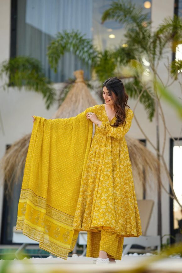 Vastra yellow cotton suit set - Image 6