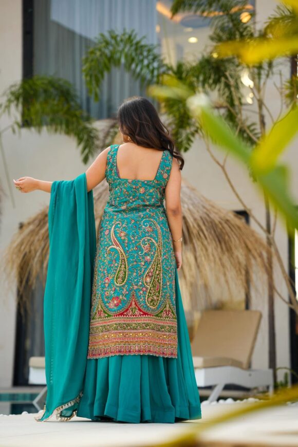 Electric lush heavy embroidered suit set - Image 3