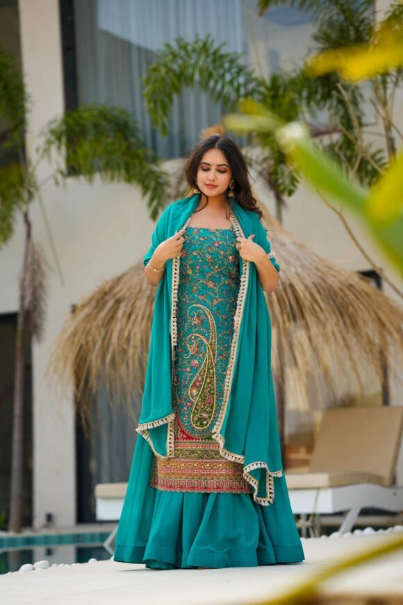 Electric lush heavy embroidered suit set - Image 5