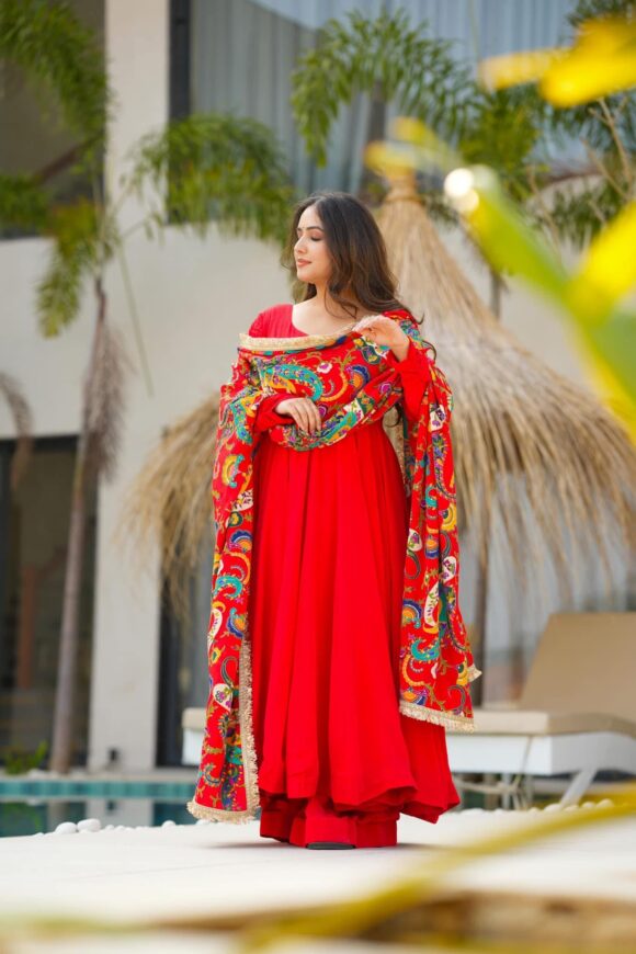 Victoria red soothing suit set - Image 5