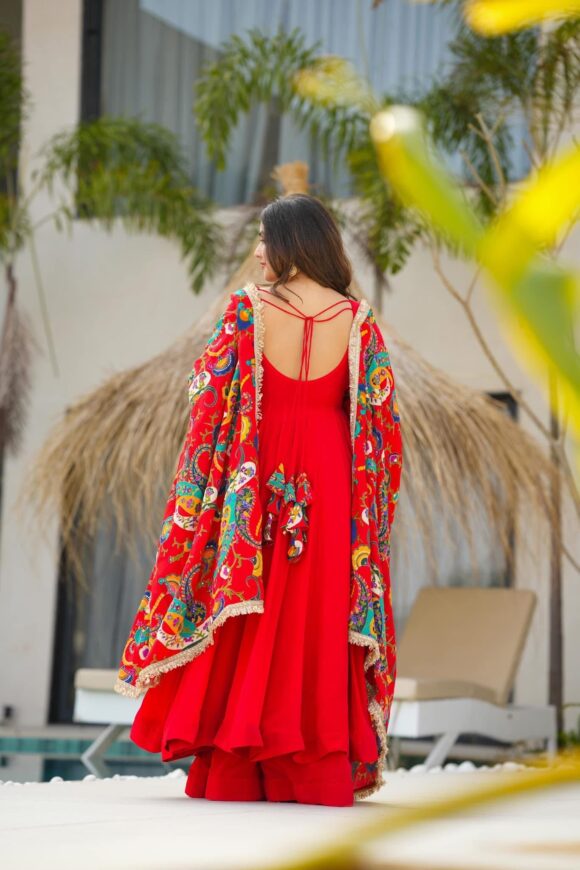 Victoria red soothing suit set - Image 6