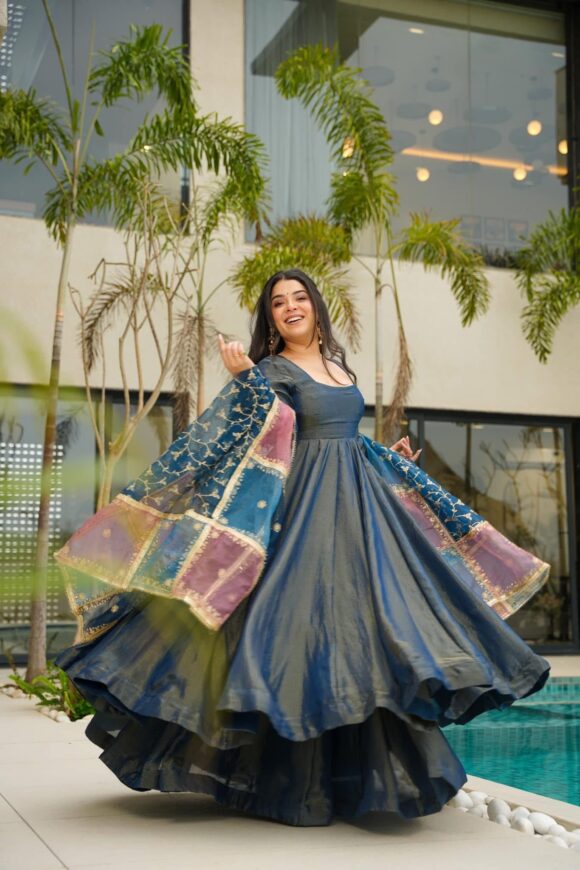 Noor Serenity Cosmos suit set - Image 4