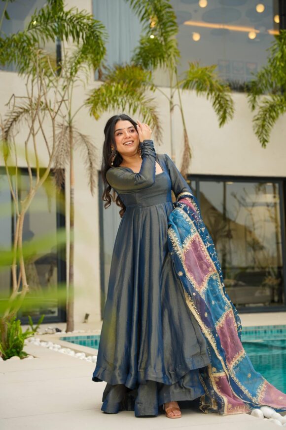Noor Serenity Cosmos suit set - Image 3