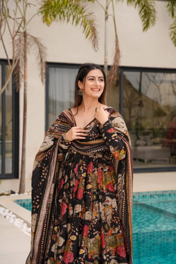 Ebon Flora Black Kurta Set - Image 2