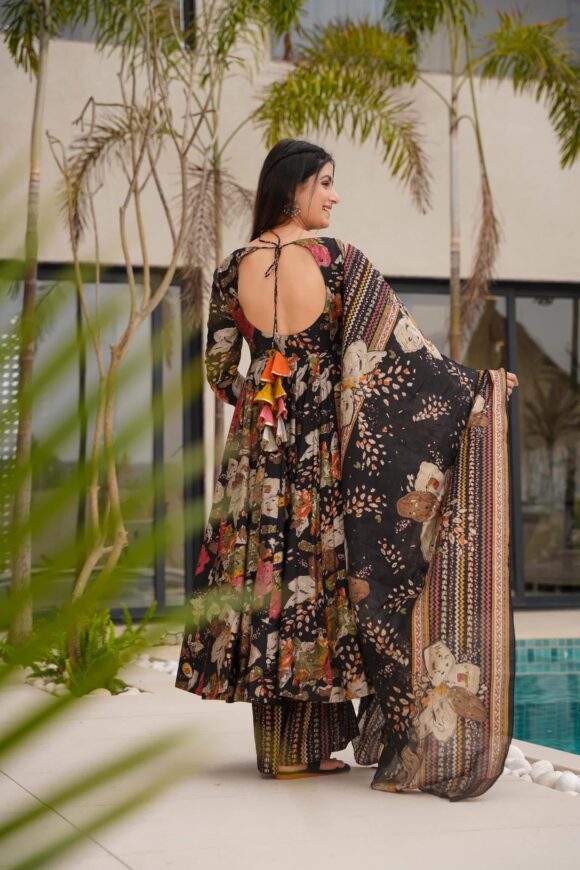 Ebon Flora Black Kurta Set - Image 4