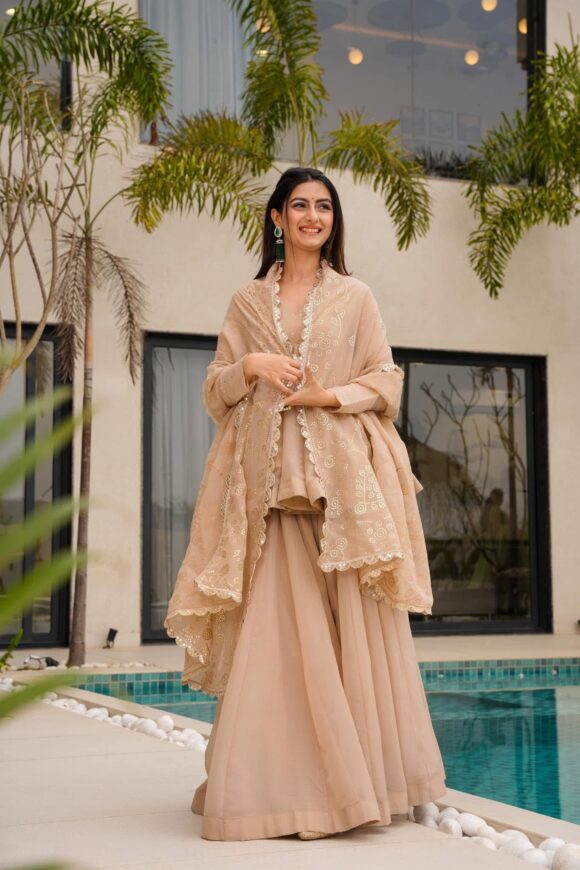 Golden Sand Elegant Kurta Set - Image 3