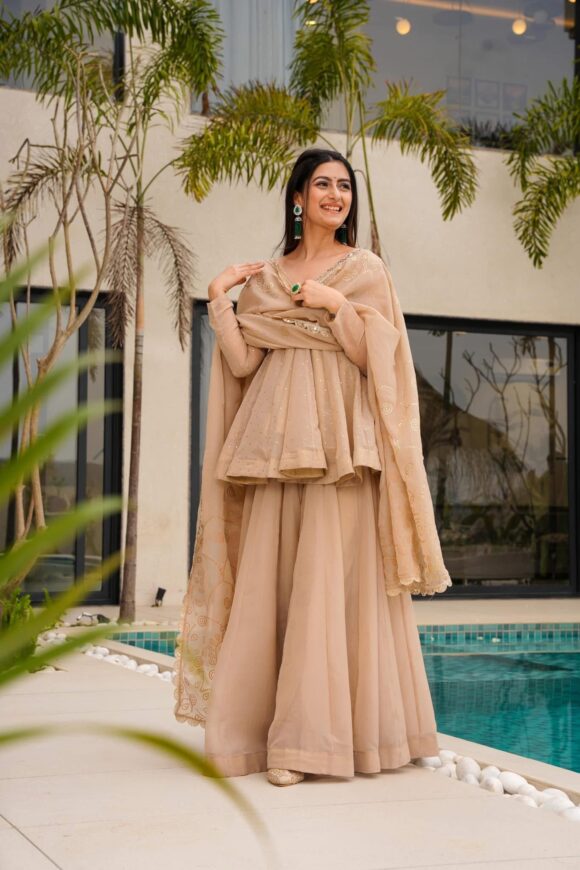 Golden Sand Elegant Kurta Set - Image 4