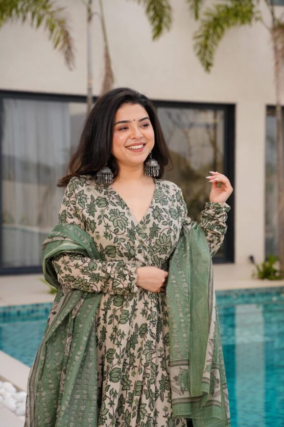 Khanak Green Cotton Suit Set - Image 2