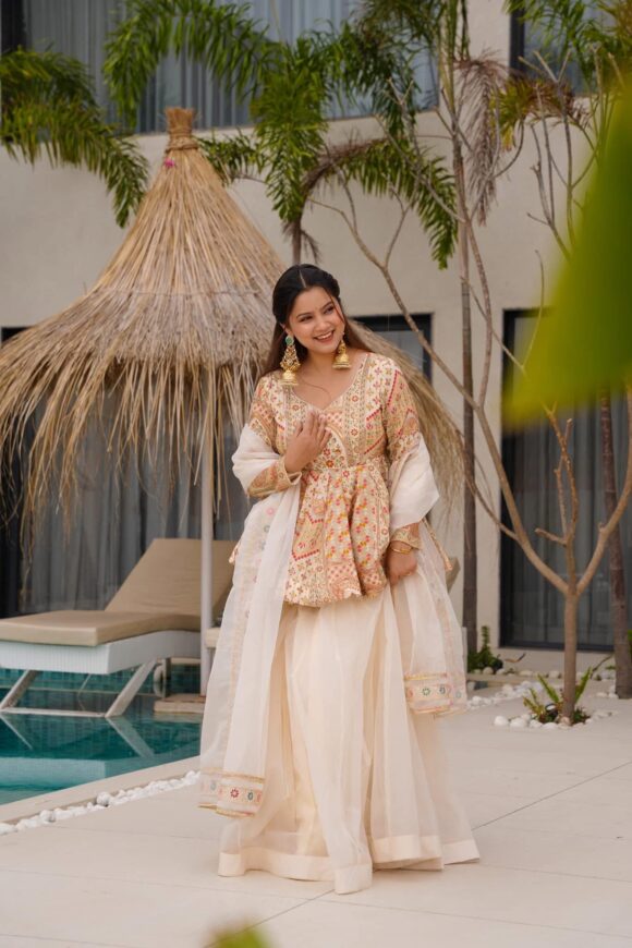 Ishita Ivory Embroidered Kurta Set - Image 2