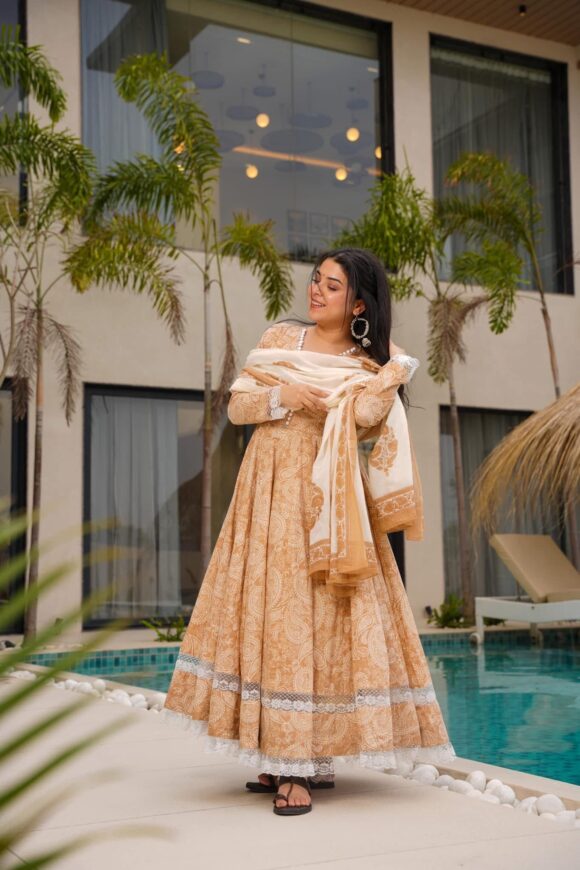 Dewdrop Beige Cotton Suit Set - Image 4